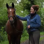 Maï Lamblé, enseignante d'équitation certifiée et passionnée par le bien-être des cavaliers et des chevaux.